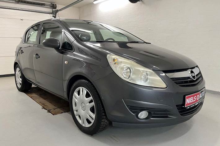 Grå Opel Corsa fra 2011