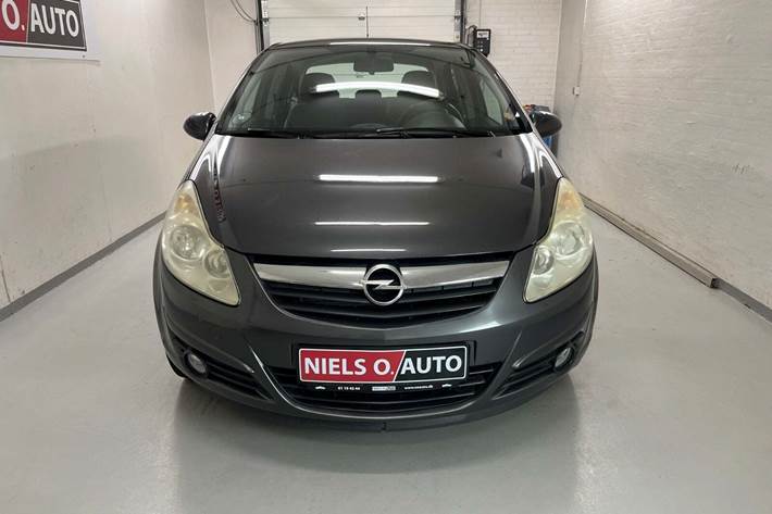 Grå Opel Corsa fra 2011