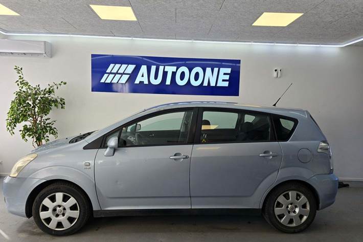 Blå Toyota Corolla Verso fra 2005