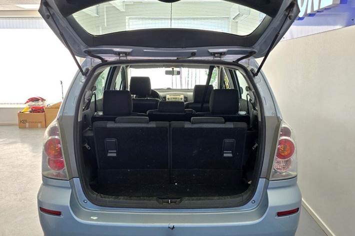 Blå Toyota Corolla Verso fra 2005