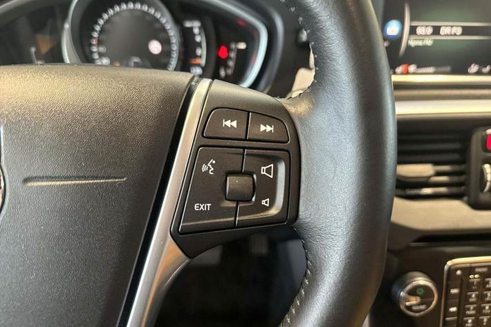 Blå Volvo V40 fra 2019