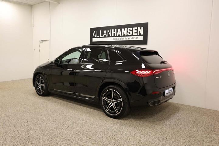 Sort Mercedes EQE43 SUV fra 2023