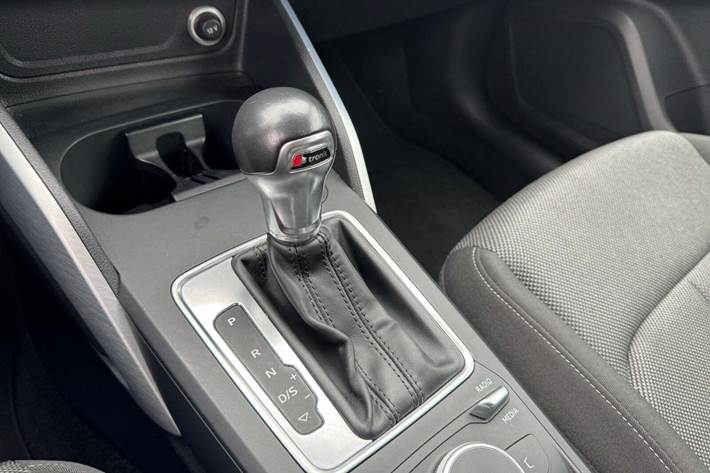 Grå Audi Q2 fra 2018