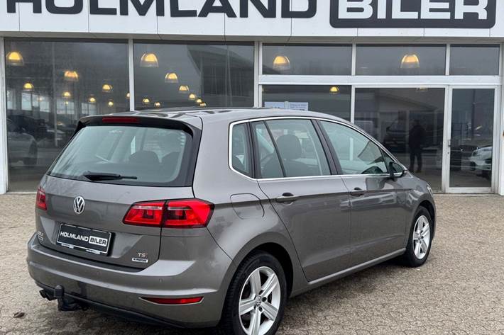 Grå VW Golf Sportsvan fra 2015