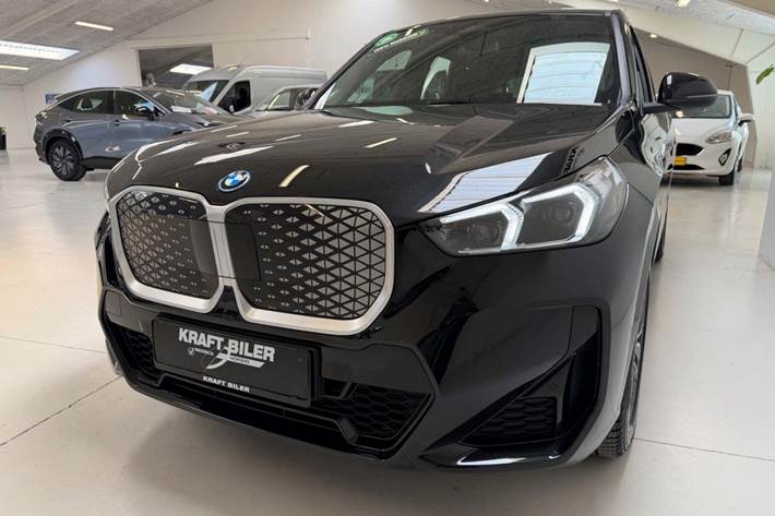 Sort BMW iX1 fra 2025