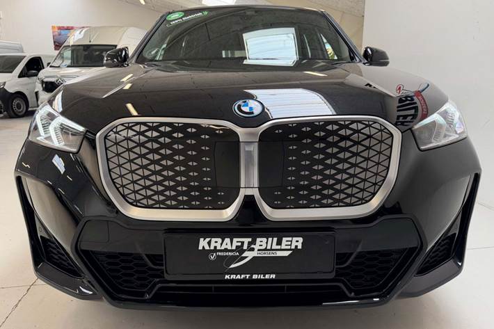 Sort BMW iX1 fra 2025