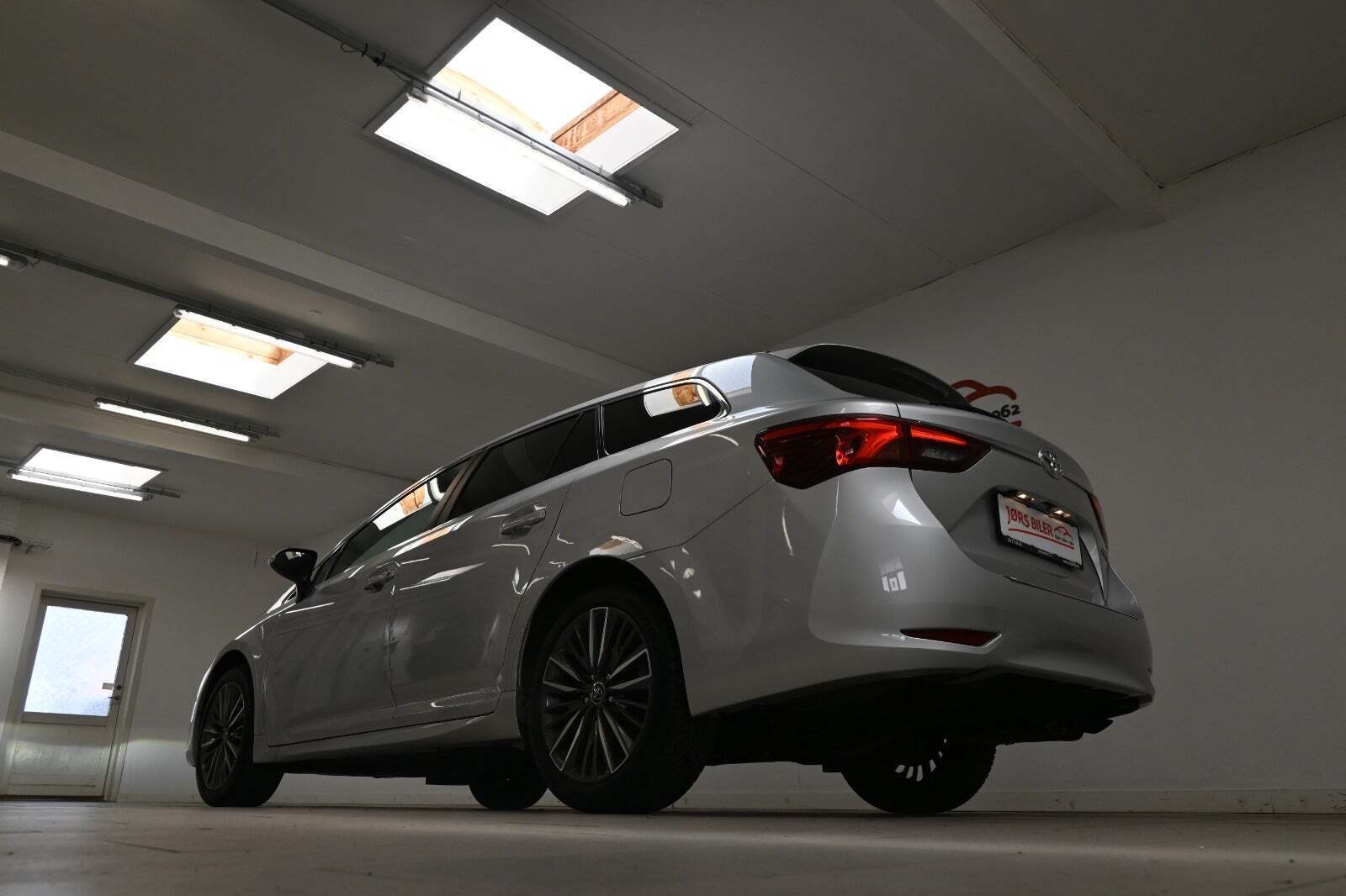 Toyota Avensis 1,8 VVT-i T2 Selected Touring Sports MDS