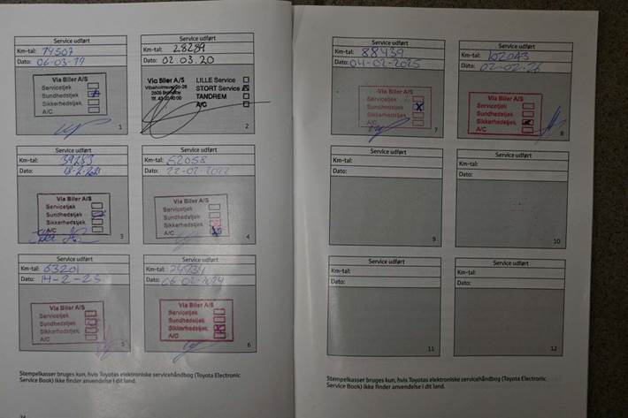 Sølv Toyota Avensis fra 2018