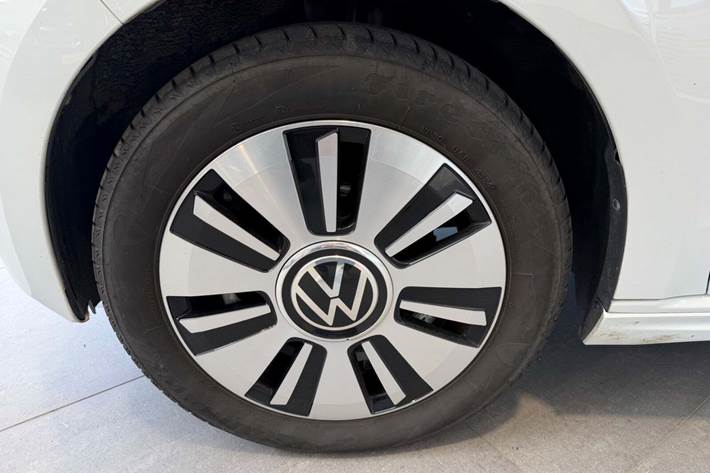 Hvid VW E-UP! fra 2023