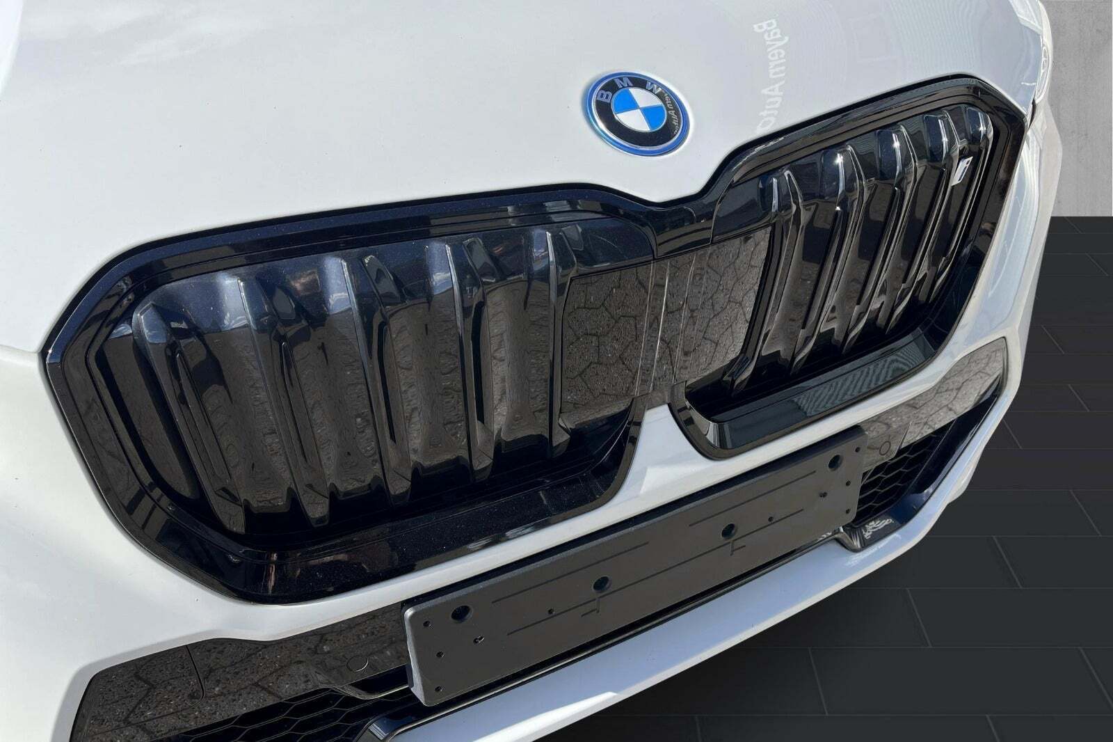 Hvid BMW iX1 fra 2023