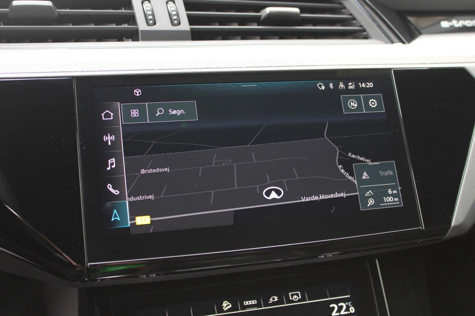 Grå Audi e-tron fra 2023