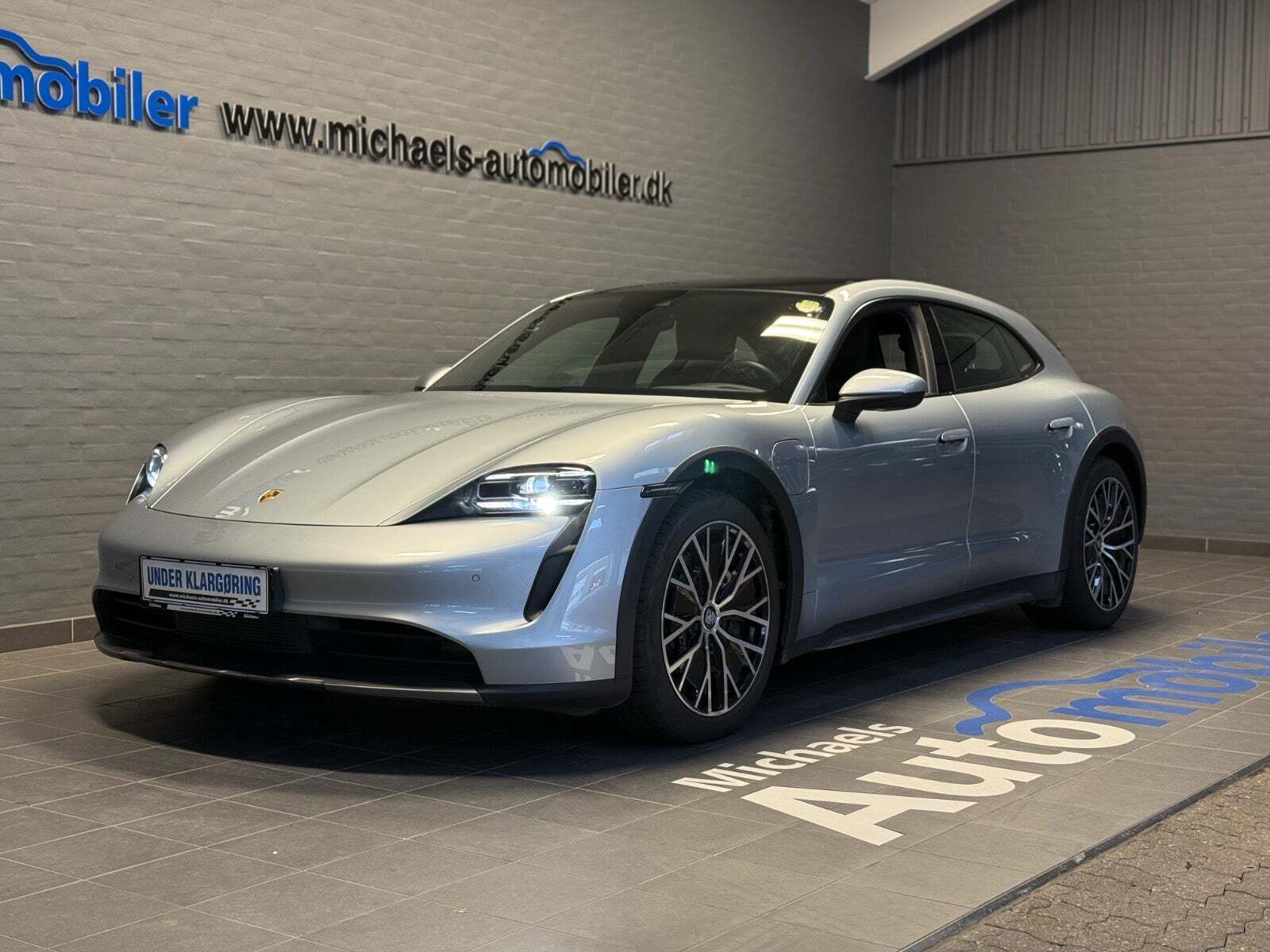 Porsche Taycan 4 Performance+ Cross Turismo