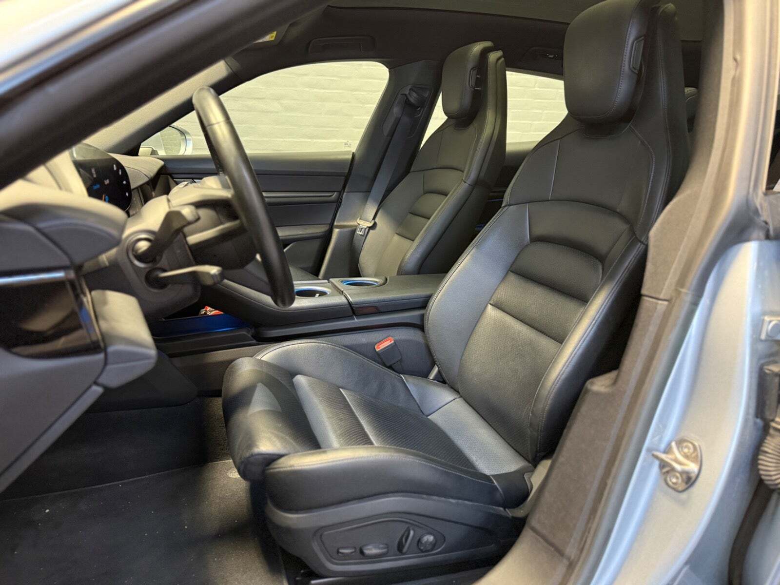 Sølv Porsche Taycan 4 fra 2023