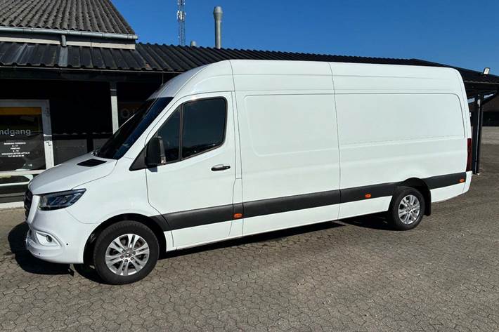 Hvid Mercedes Sprinter 317 fra 2022