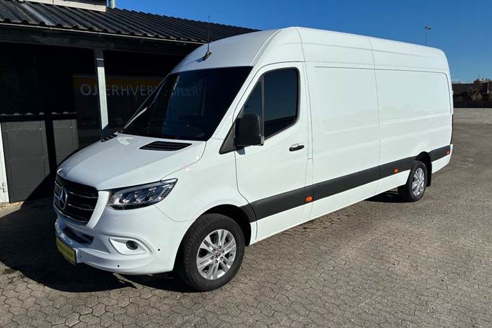 Hvid Mercedes Sprinter 317 fra 2022