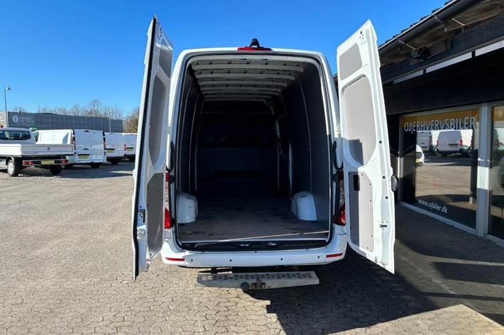 Hvid Mercedes Sprinter 317 fra 2022