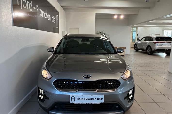 Grå Kia Niro fra 2021