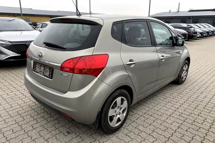 Beige Kia Venga fra 2015