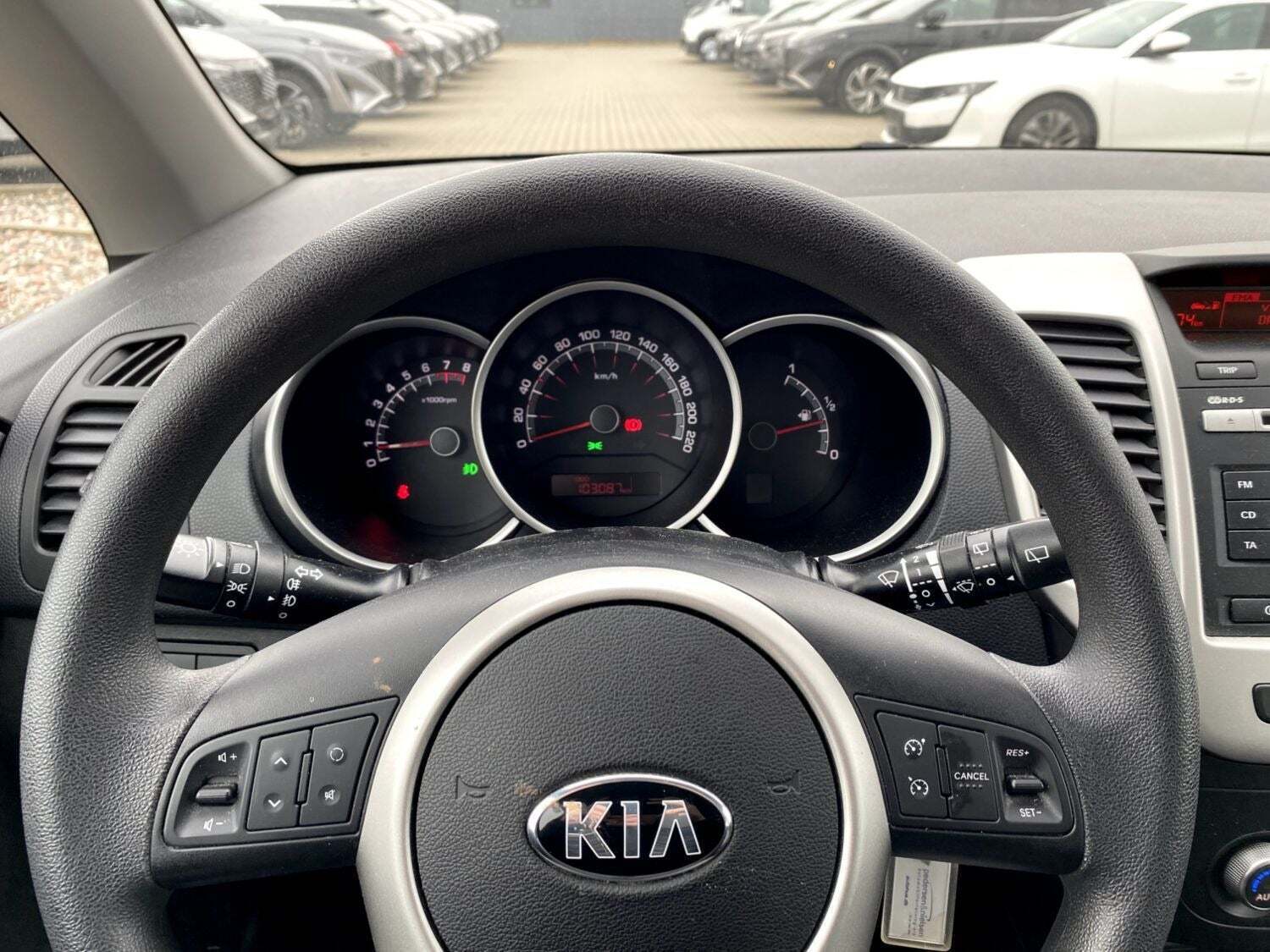 Beige Kia Venga fra 2015