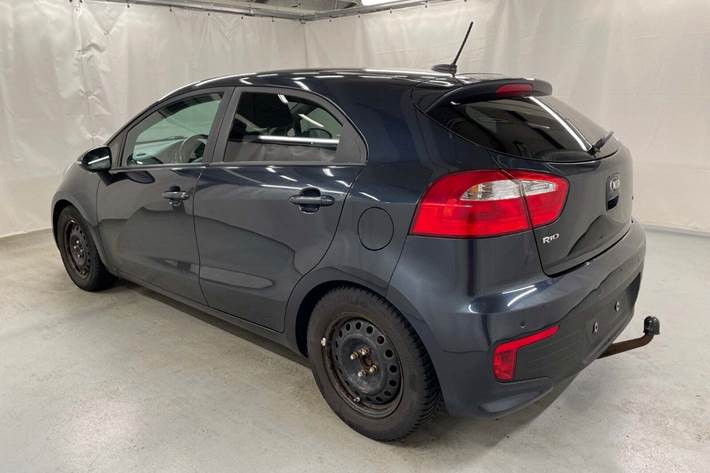 Blå Kia Rio fra 2016