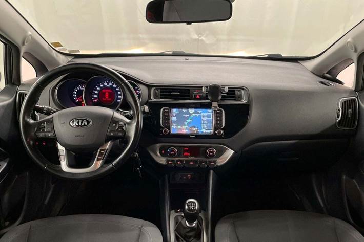 Blå Kia Rio fra 2016