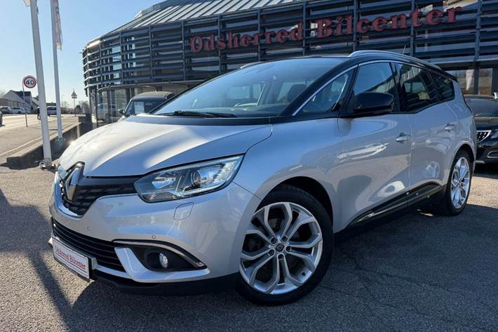 Sølv Renault Grand Scenic IV fra 2017 set udefra