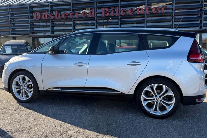 Sølv Renault Grand Scenic IV fra 2017