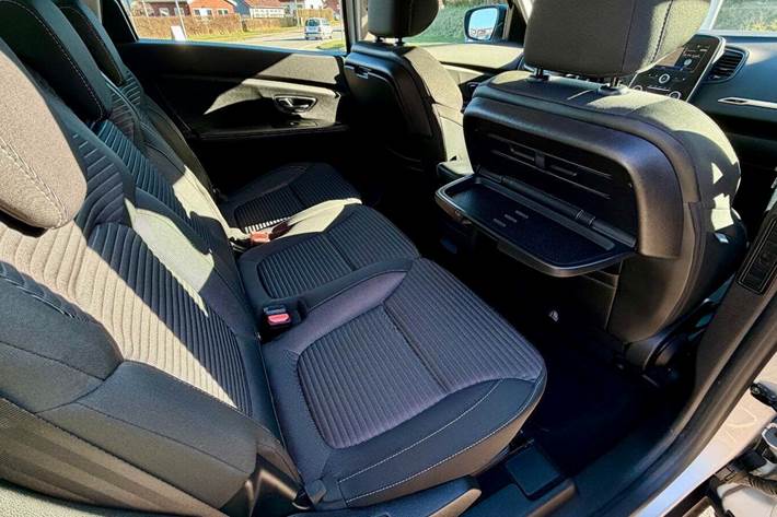 Sølv Renault Grand Scenic IV fra 2017