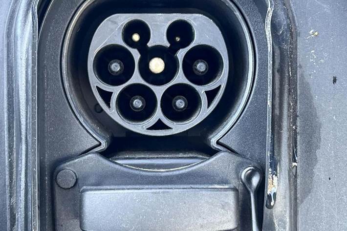 Blå Opel Astra-e fra 2023