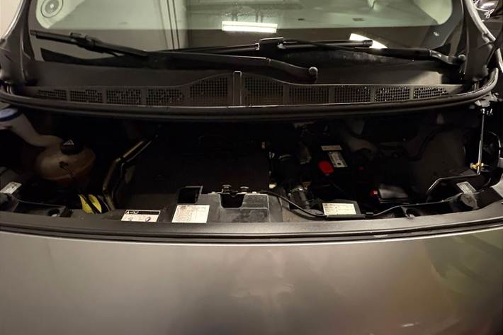 Grå Peugeot Expert fra 2022