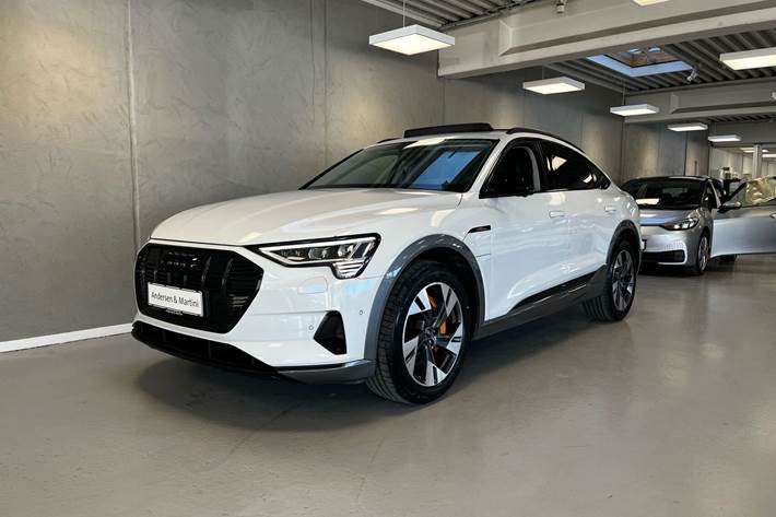 Hvid Audi e-tron fra 2022