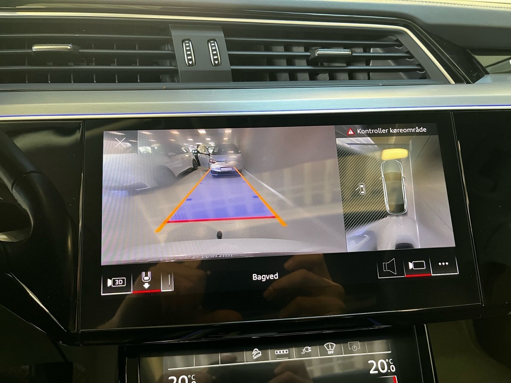 Hvid Audi e-tron fra 2022