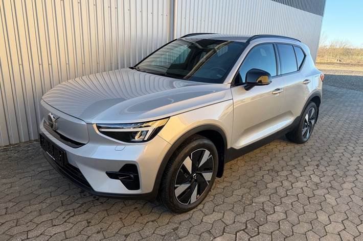 Sølv Volvo XC40 fra 2024