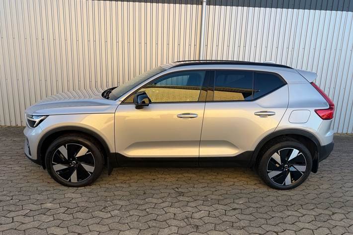 Sølv Volvo XC40 fra 2024