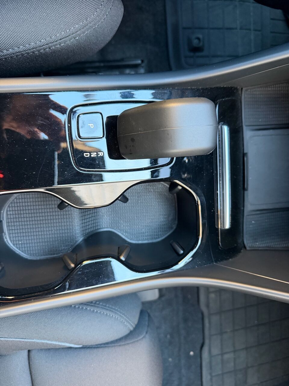 Sølv Volvo XC40 fra 2024