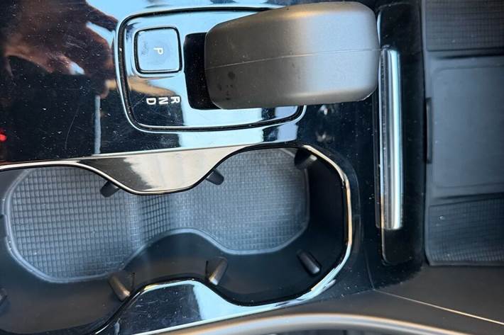 Sølv Volvo XC40 fra 2024