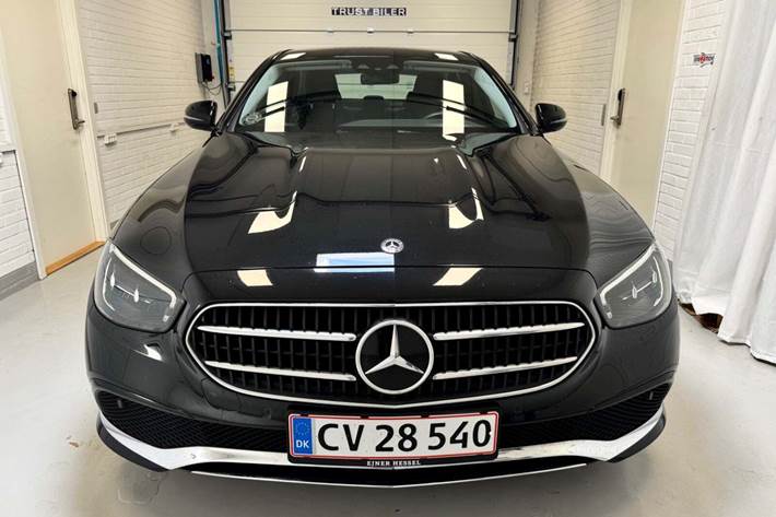Sort Mercedes E300 fra 2021