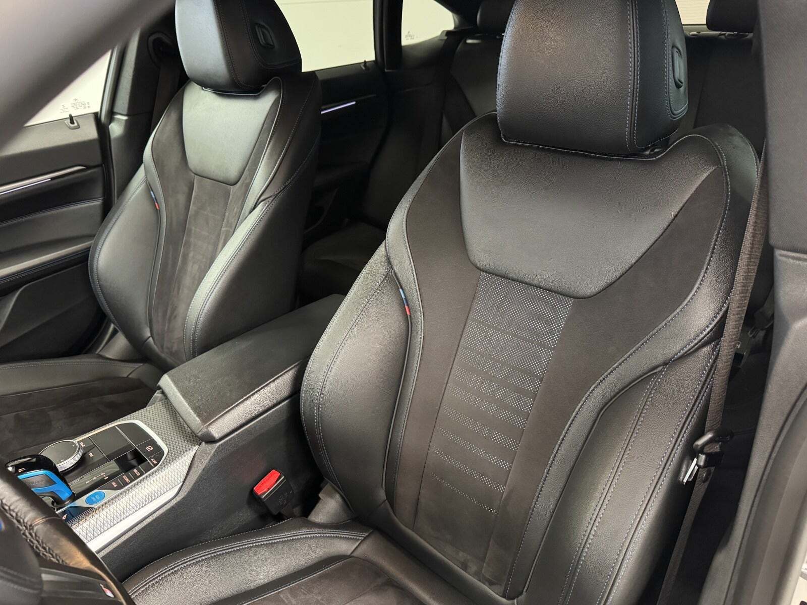 Hvid BMW i4 fra 2023