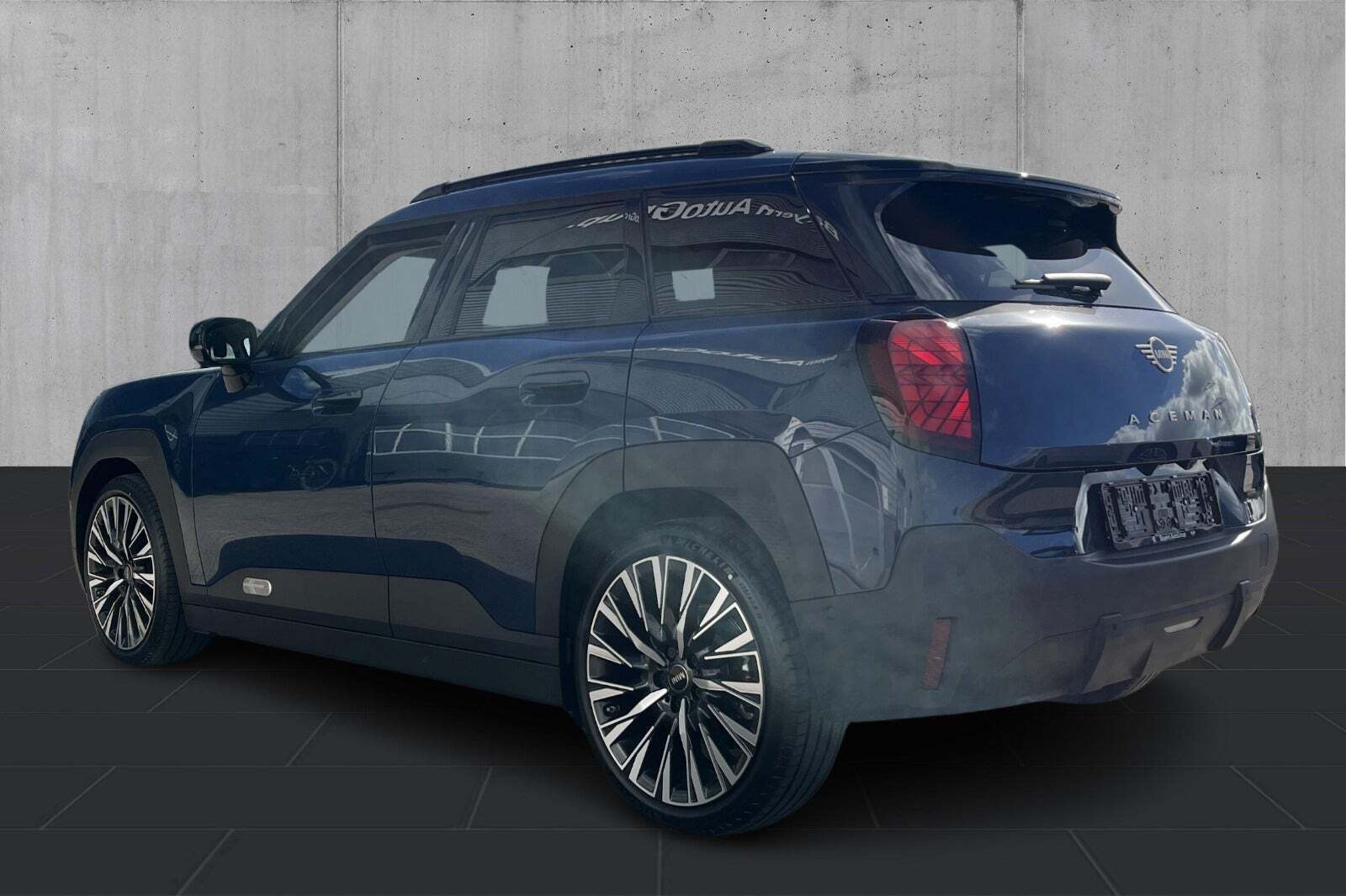 Blå Mini Aceman E fra 2025