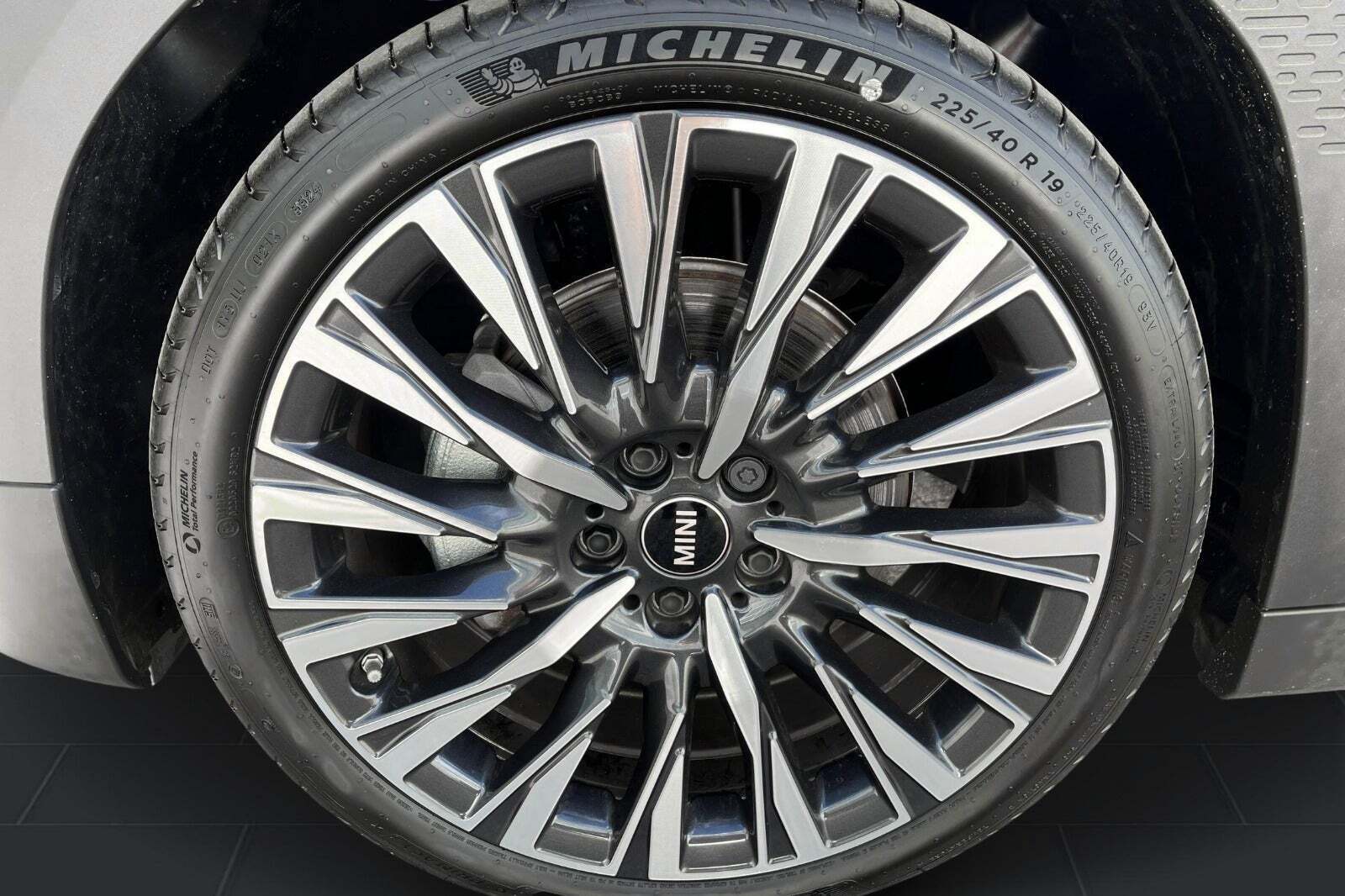 Blå Mini Aceman E fra 2025