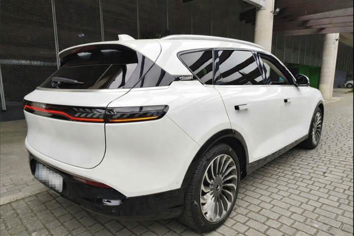 Hvid Voyah Free fra 2026