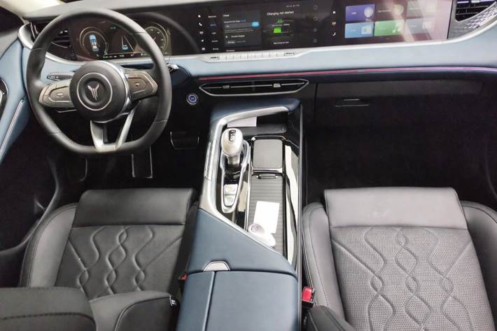 Hvid Voyah Free fra 2026