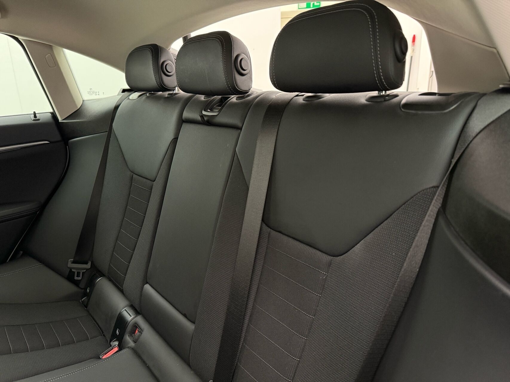 Hvid BMW i4 fra 2023