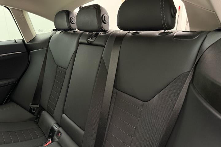 Hvid BMW i4 fra 2023