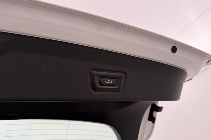 Hvid BMW i4 fra 2023