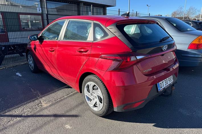 Rød Hyundai i20 fra 2022