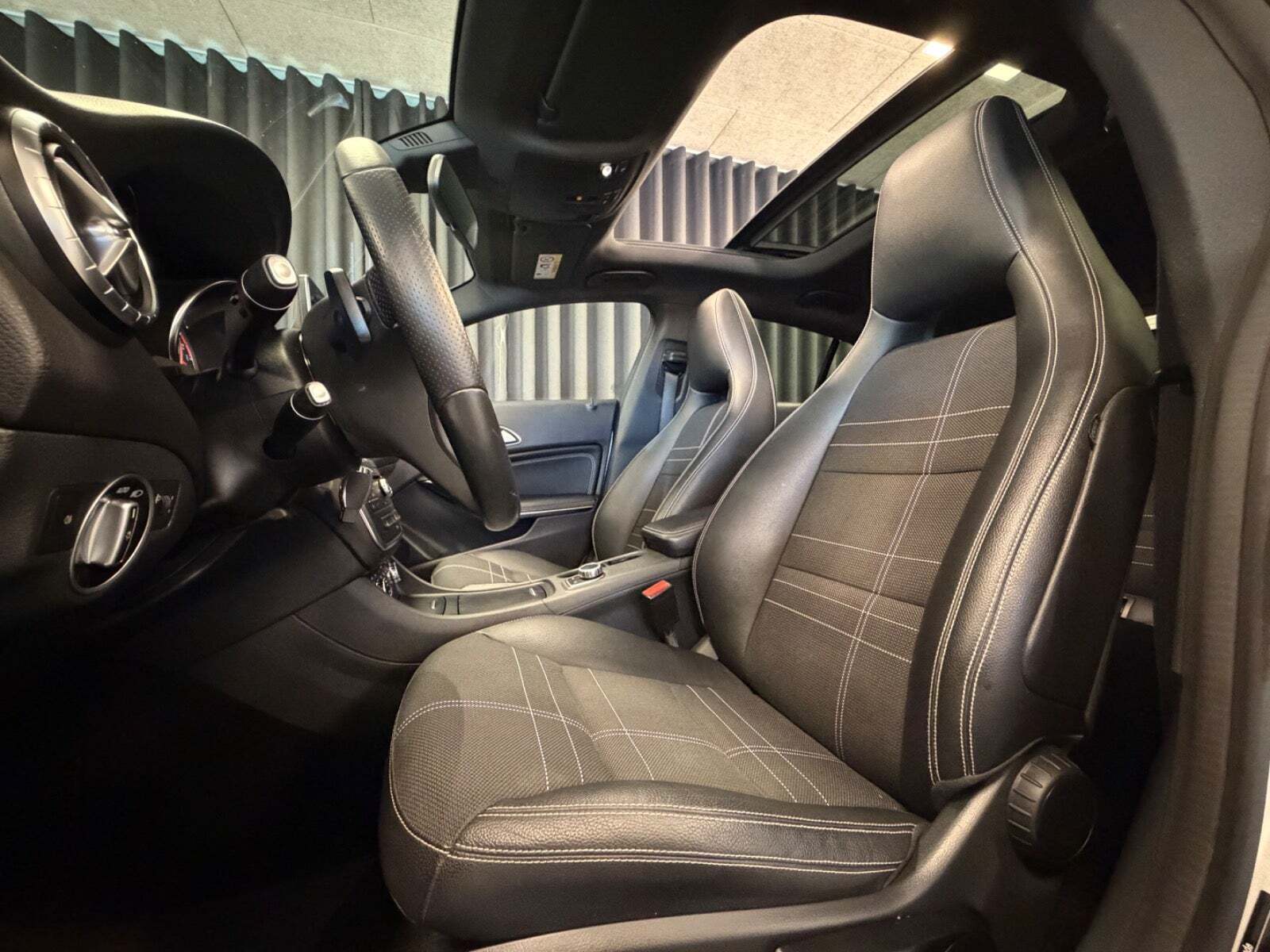 Sølv Mercedes CLA200 fra 2015