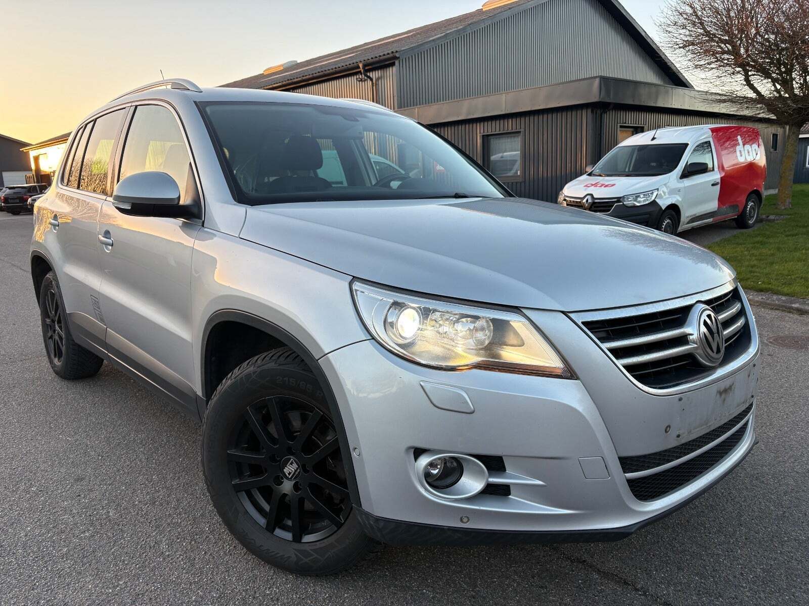 Gul VW Tiguan fra 2009