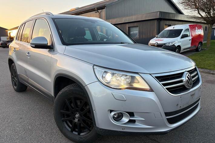 Gul VW Tiguan fra 2009