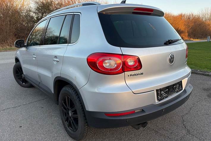 Gul VW Tiguan fra 2009